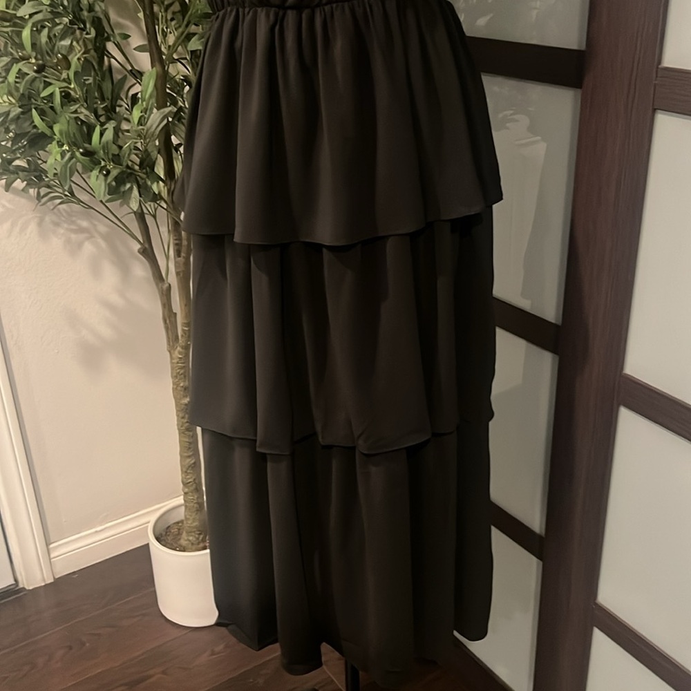 Elegant Black Ruffle Maxi Dress - Picture 3 of 4